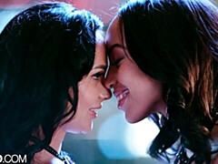 Cul, Interracial, Lesbienne, Seins naturels, Chatte, Maigrichonne, Dénudage, Adolescente