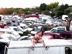 Pijpbeurt, Bruinharig, Ondergoed, Buiten, Openbaar, Tiener, Tieten likken