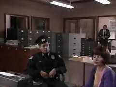 Grosser arsch, Grosse titten, Blasen, Kino, Aufs gesicht abspritzen, Milf, Polizei, Uniform