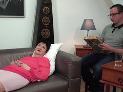 Минет, Брюнетки, Семяизвержение, Член, Бабушки, Зрелые, Натуральные сиськи, Глотающие