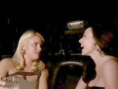 four single swingers meet and have strenuous groupsex