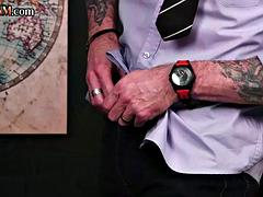 Chica, Británico, Cfnm, Corridas, Dominacion femenina, Fetiche, Seducido, Tatuaje