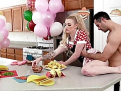 Grote lul, Blond, Pijpbeurt, Hondjeshouding, Keuken, Natuurlijke tieten, Mager, Tieten likken