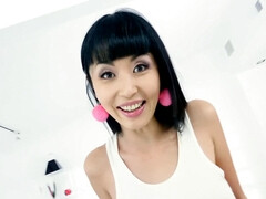 Asiatisch, Blasen, Braunhaarige, Hundestellung, Masturbation, Milf, Zierlich, Tätowierung