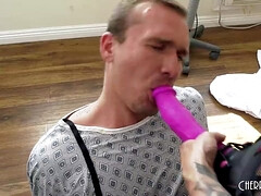 Grosse titten, Blasen, Dildo, Hundestellung, Fetisch, Arsch lecken, Strapon, Spielzeuge