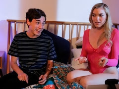 Blonde, Sucer une bite, Frère, En levrette, Branlette thaïlandaise, Rasée, Adolescente, Nénés