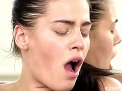 В клубе, Европейки, Мастурбация, Колготки, Бритые, Соло, Молоденькие, Близняшки