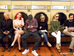 イギリス人, 巨乳な, ヒール, 公共, 赤毛, ソフトコア, ストッキング, いじめ