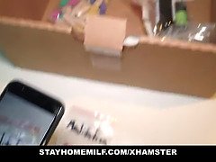 Grosser schwanz, Grosse titten, Blasen, Spermaladung, Milf, Mutti, Schreiend, Stiefmutter