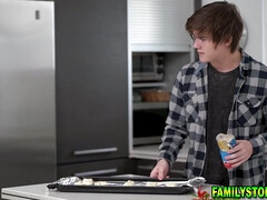 Grosse bite, Gros seins, Brunette brune, Attrapée, Mère que j'aimerais baiser, Belle mère, Tabou, Nénés