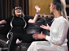 美女, デカパイ, ハードコア, レズビアン, なめる, 淫乱熟女, タトゥー, オッパイの