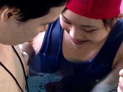 18 jahre, Asiatisch, Geschnappt, Japanische massage, Schulmädchen, Jungendliche (18+), Flotter dreier, Unter wasser