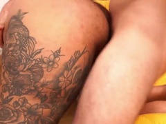 Mollig, Man die toekijkt, Sperma in mond, Diep in de keel, Hd, Latijnse vrouw, Rijden, Tieten likken