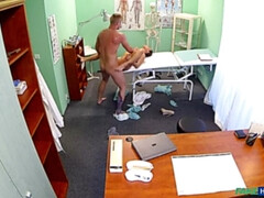 医者, 顔射, 指いじり, なめる, 看護婦, オフィス, オマンコ, ユニフォーム