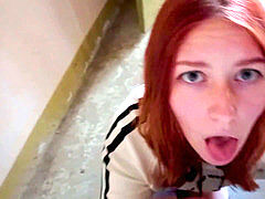 Amateur, Sucer une bite, De plein air, Public, Chatte, Réalité, Rousse roux, Adolescente