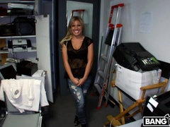 18, デカ尻, ブロンド, フェラチオ, 顔射, 手コキする, ハードコア, ティーン