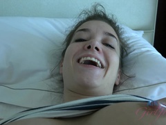Amateur, Petite amie, Pov, Maigrichonne, Dénudage, Allumeuse, Nénés, Sous la jupe