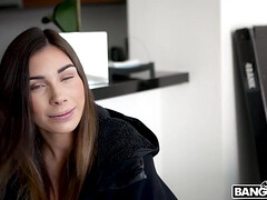 Lieveling, Grote mammen, Pijpbeurt, Bruinharig, Stel, Hondjeshouding, Hardcore, Tatoeage