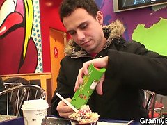 Blond, Rondborstig, Omie, Masturbatie, Rijpe lesbienne, Moeder die ik wil neuken, Kut duiken, Tiener