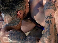 Anal, Sucer une bite, Tir de sperme, Queue, Homosexuelle, Branlette thaïlandaise, Tatouage