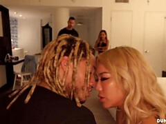 お尻, バイセクシャル, ブロンド, フォアサム, 下着, 筋肉, 小柄, オッパイの