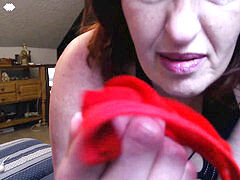 Enthousiasteling, Mooie dikke vrouwen, Grote kont, Handbeurt, Rijpe lesbienne, Slipje, Roodharige vrouw