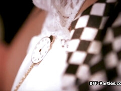 18 ans, Brunette brune, En levrette, Le plan cul à quatre, Groupe, Hard, Lingerie, Fête