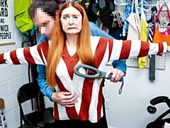 Grosser arsch, Grosser schwanz, Grosse titten, Blasen, Hundestellung, Büro, Rotschopf