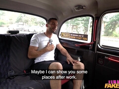 Tetas grandes, Mamada, Morena, Coche, Estilo perrito, Sexo duro, Al aire libre, Perforación