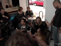 Grote mammen, Bruinharig, Sperma in gezicht, Fetisj, Groep, Moeder die ik wil neuken, Openbaar, Speelgoed