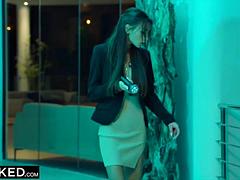 Grosser schwanz, Schwarz, Blasen, Braunhaarige, Aufs gesicht abspritzen, Hotel, Interrassisch, Verführt