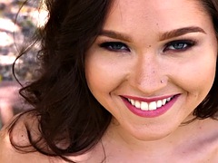 Zoe Bloom: Sun On Her Buns