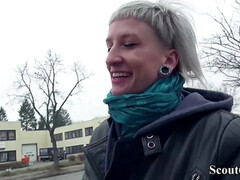 Enthousiasteling, Grote mammen, Blond, Duits, Ondergoed, Natuurlijke tieten, Mager, Kousen