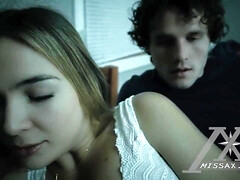 Blond, Pijpbeurt, Rondborstig, Sperma, Huisgemaakt, Ondergoed, Pornster, Tieten likken