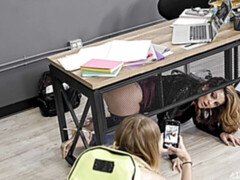 Blonde, Doigter, Lesbienne, Léchez, Chatte, Dénudage, Tatouage, Adolescente