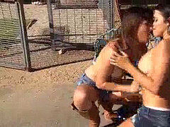 茶髪の, エロ熟女, キス, レズビアン, 淫乱熟女, 母, アウトドア, 禁句