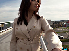 Voiture, En levrette, Faciale, Branlette thaïlandaise, Léchez, De plein air, Pov, String