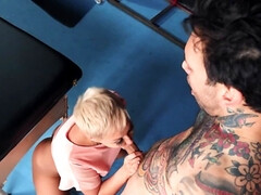 Gros seins, Blonde, Queue, Bâillonner, Chaussettes, Tatouage, Nénés, Épouse