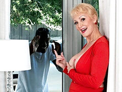 Gros cul, Grosse bite, Noire, Blonde, Sucer une bite, En levrette, Mature, Cheveux courts