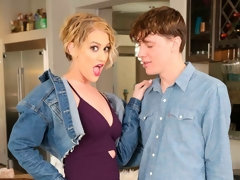 Braunhaarige, Süss, Hundestellung, Handjob, Muschi, Entkleiden, Flotter dreier, Titten