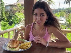 Beauté, Sucer une bite, Brunette brune, De plein air, Pov, Public, Maigrichonne, Toilettes