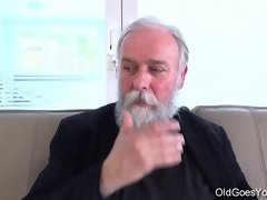 Europees, Frans, Hardcore, Twee staartjes, Rijden, Geschoren, Kousen, Tiener