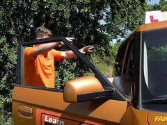 Blasen, Auto, Kehlenfick, Hundestellung, Fingern, Küssen, Lecken, Student