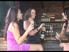 Bruinharig, Oudere vrouw, Vingeren, Zoenen, Lesbisch, Moeder die ik wil neuken, Trio