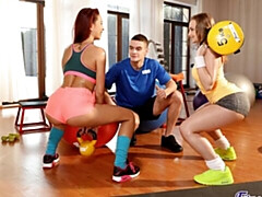 18 jahre, Grosser arsch, Grosser schwanz, Grosse titten, Blasen, Hundestellung, Frau frau mann, Dürr