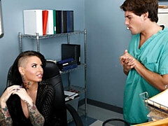 Grosser schwanz, Grosse titten, Blasen, Braunhaarige, Hundestellung, Milf, Büro, Titten