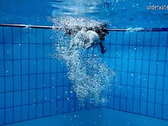 Lieveling, Badpak, Rondborstig, Lesbisch, Naakt, Natuurlijke tieten, Openbaar, Tieten likken