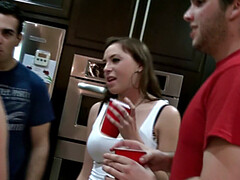 Блондинки, Минет, Платье, Сперма на лице, На кухне, Втроем