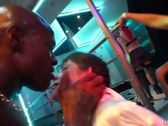 Poupée, Hard, Lesbienne, Orgie, Actrice du porno, Suçant, Echangistes, Plan cul à trois