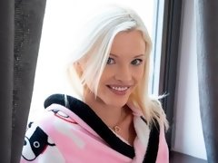 Жопа, Блондинки, Большие дырки, Мастурбация, Бритые, Соло, Стриптизерша, Молоденькие